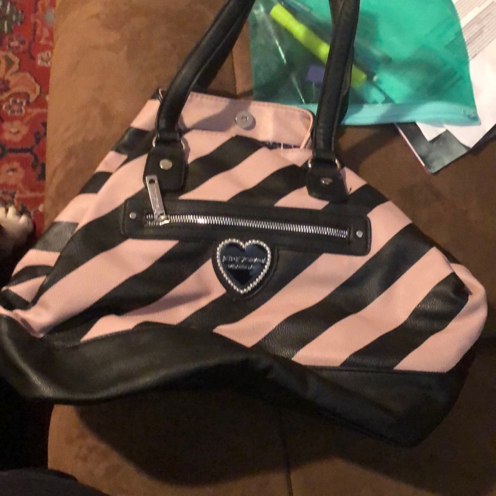 Super cute stripped bag.